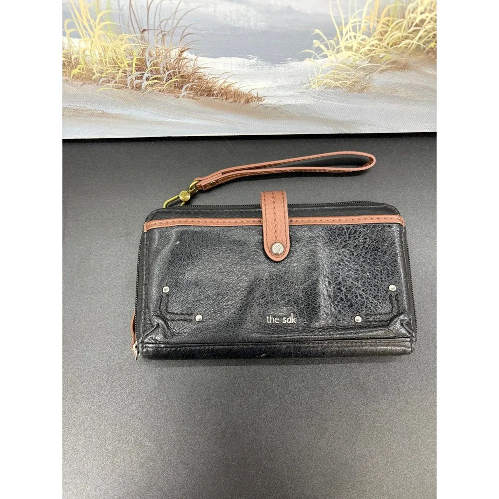 The Sak Iris Leather Wristlet Wallet Black Brown Zip Around Clutch